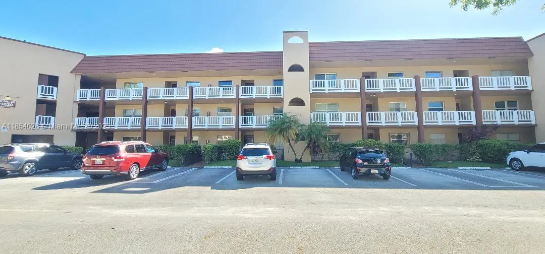 9020 Sunrise Lakes Blvd, #107