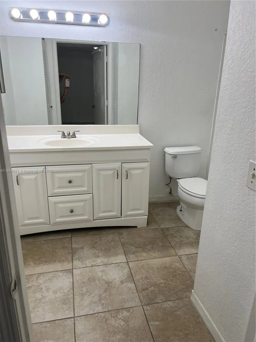 437 Vista Isles Dr, #2211