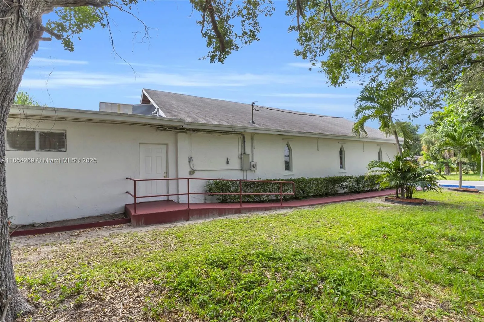 810 NW 3rd St
