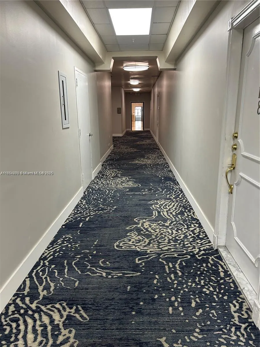 5601 Collins Ave CU-9