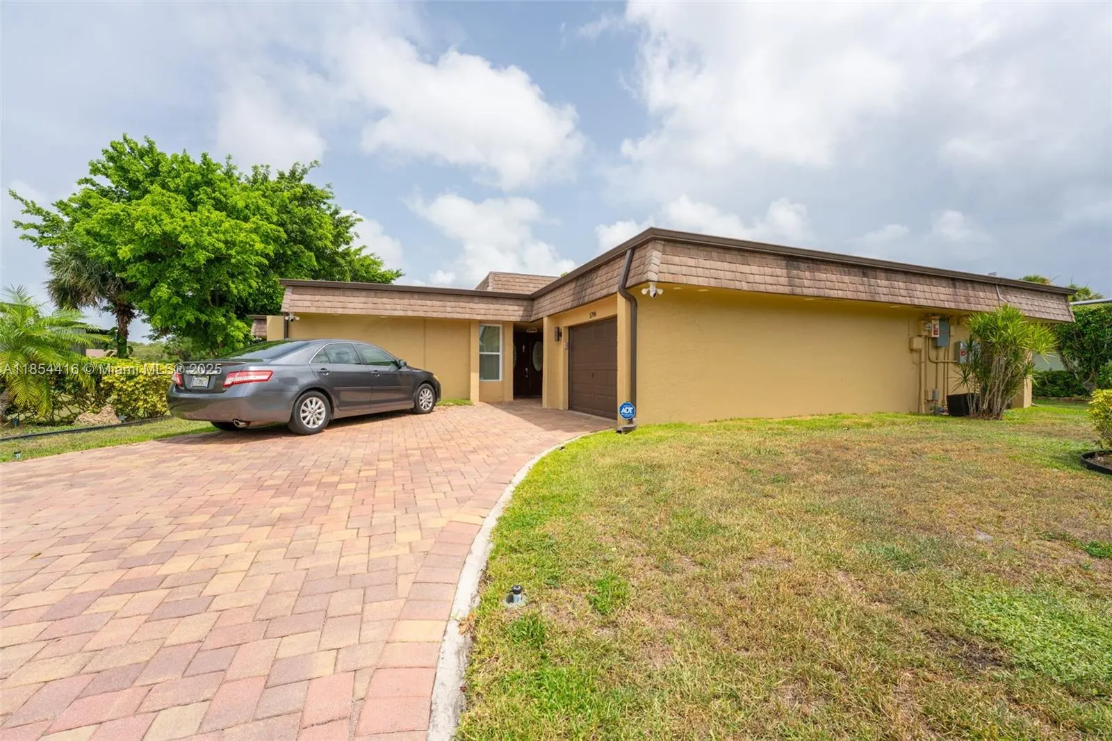 5706 S Travelers Palm Ln