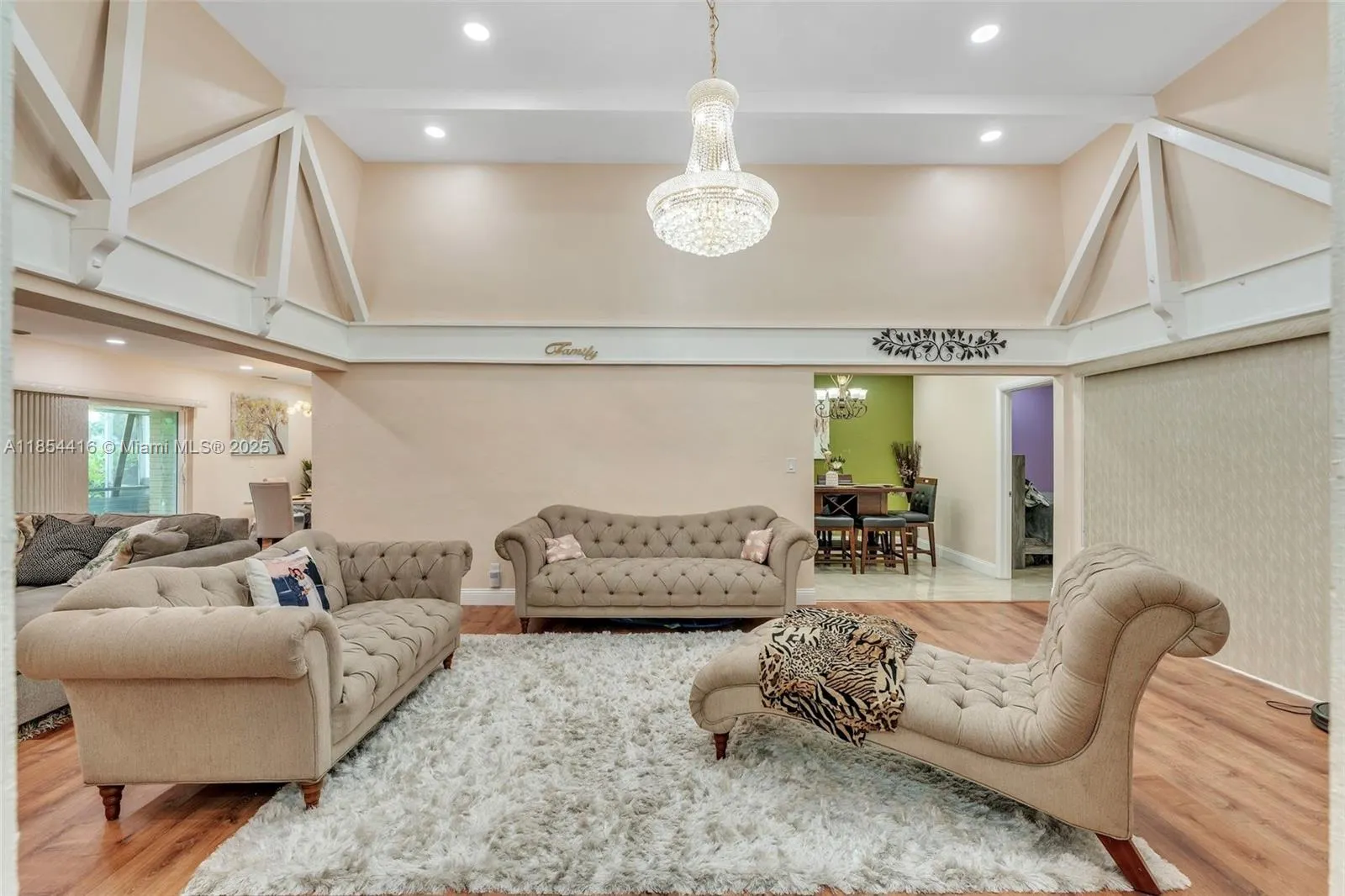 5706 S Travelers Palm Ln
