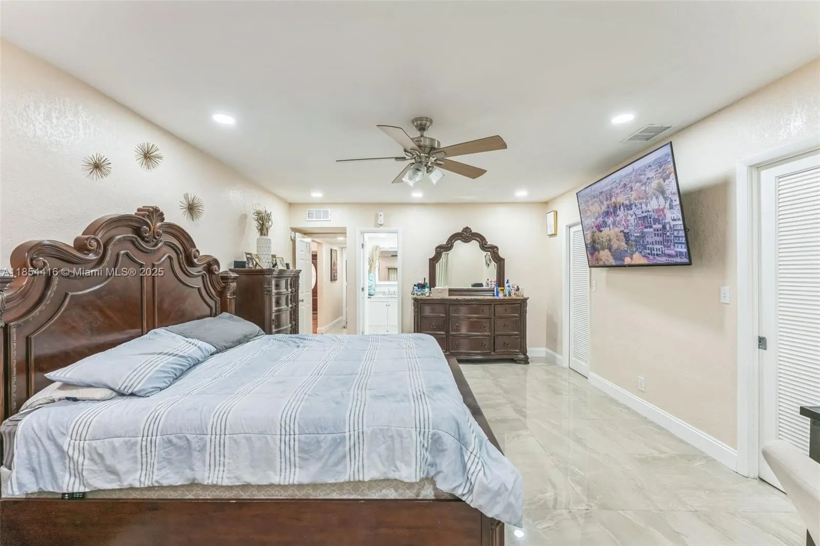 5706 S Travelers Palm Ln