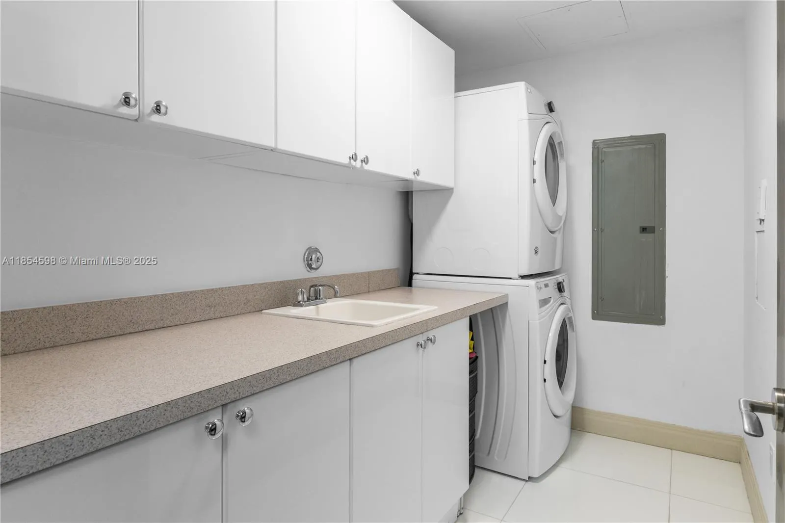 17875 Collins Ave, #705
