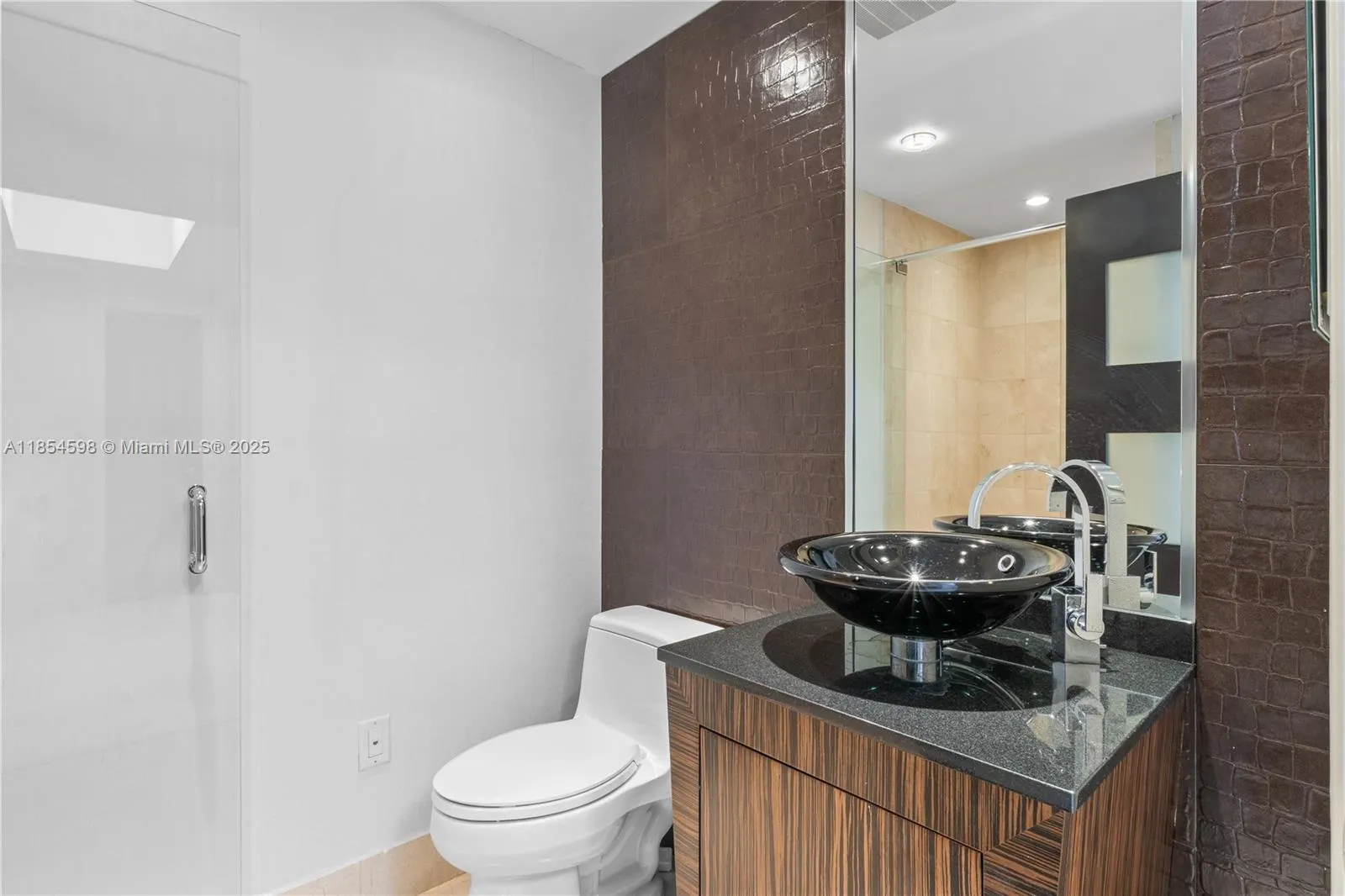 17875 Collins Ave, #705