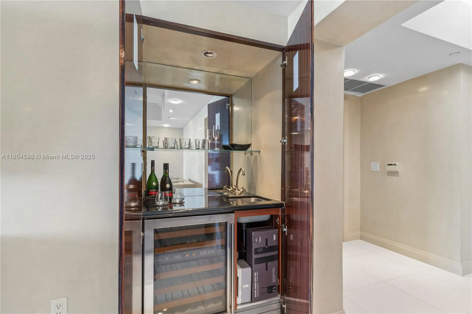 17875 Collins Ave, #705