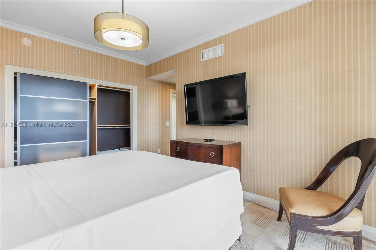 17875 Collins Ave, #705