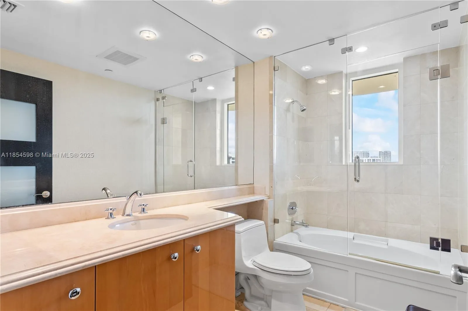 17875 Collins Ave, #705