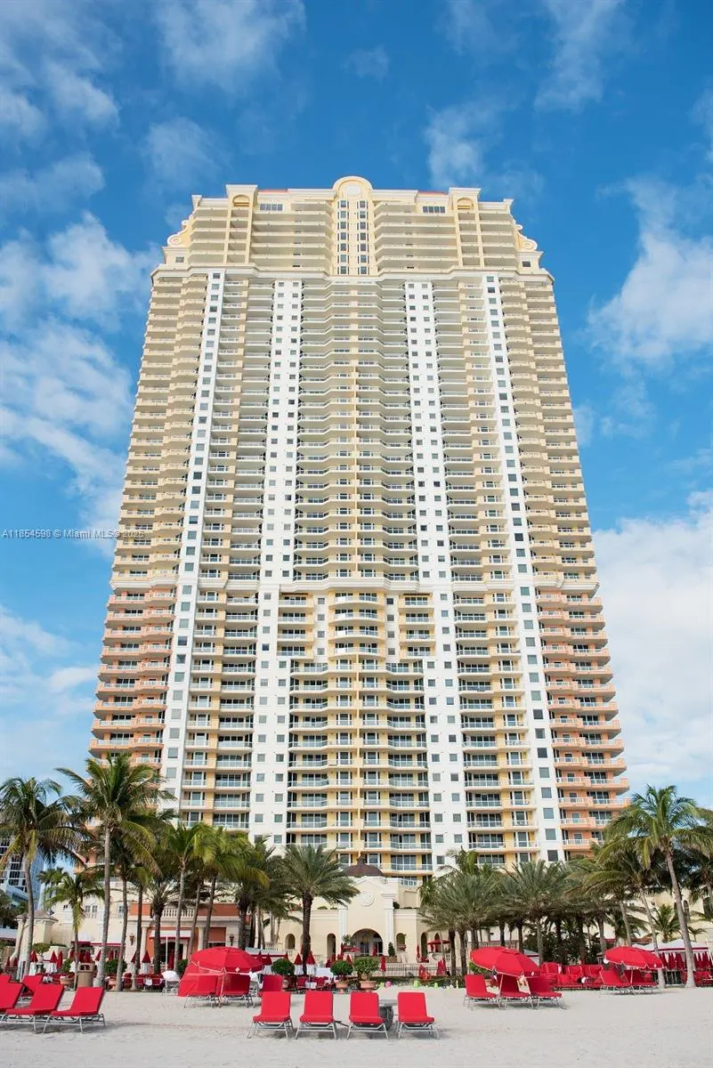 17875 Collins Ave, #705