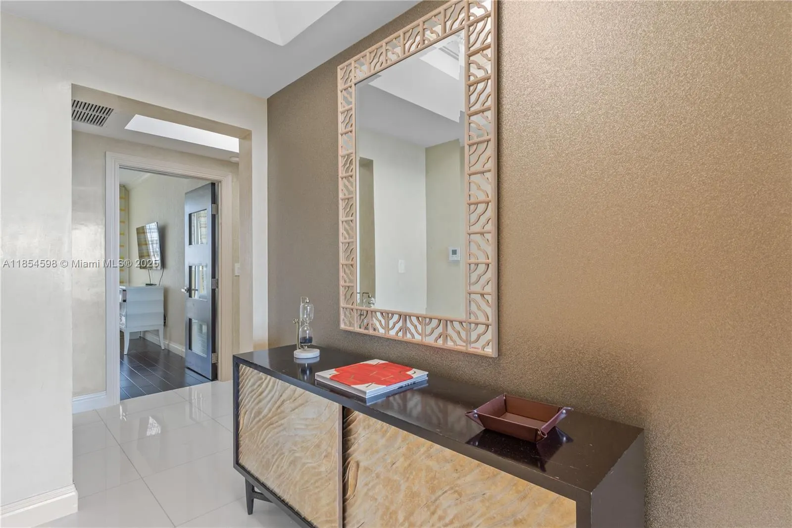 17875 Collins Ave, #705