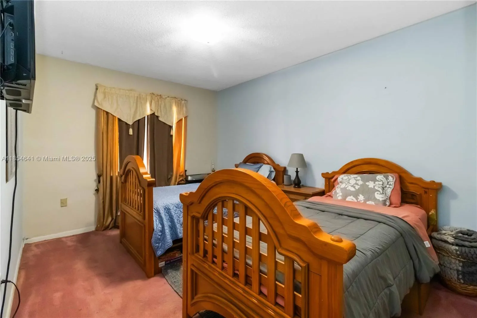 765 W 80th St