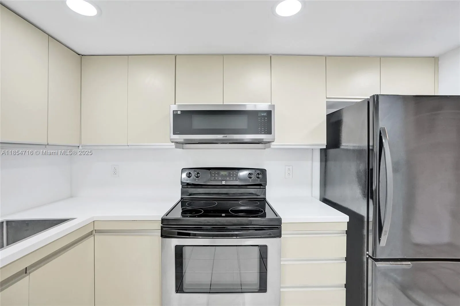 2500 Parkview Dr, #1811