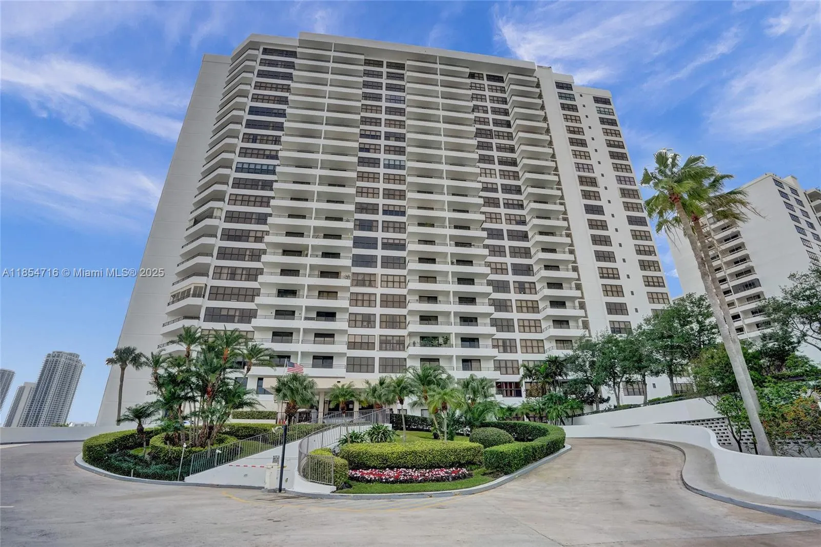 2500 Parkview Dr, #1811