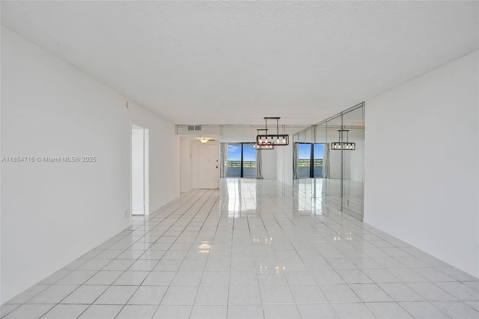 2500 Parkview Dr, #1811
