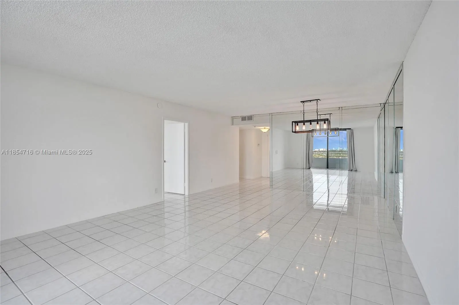 2500 Parkview Dr, #1811