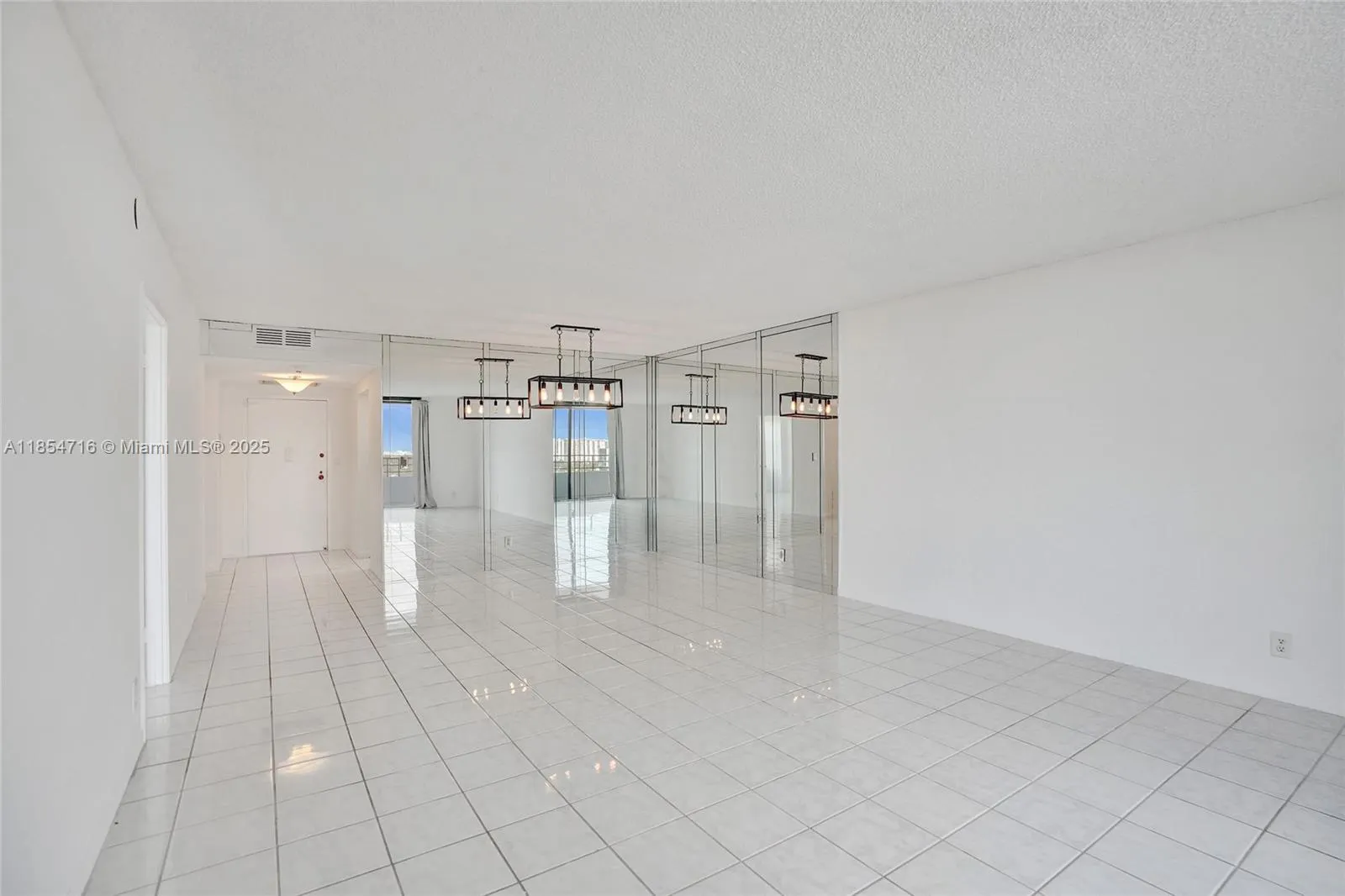 2500 Parkview Dr, #1811