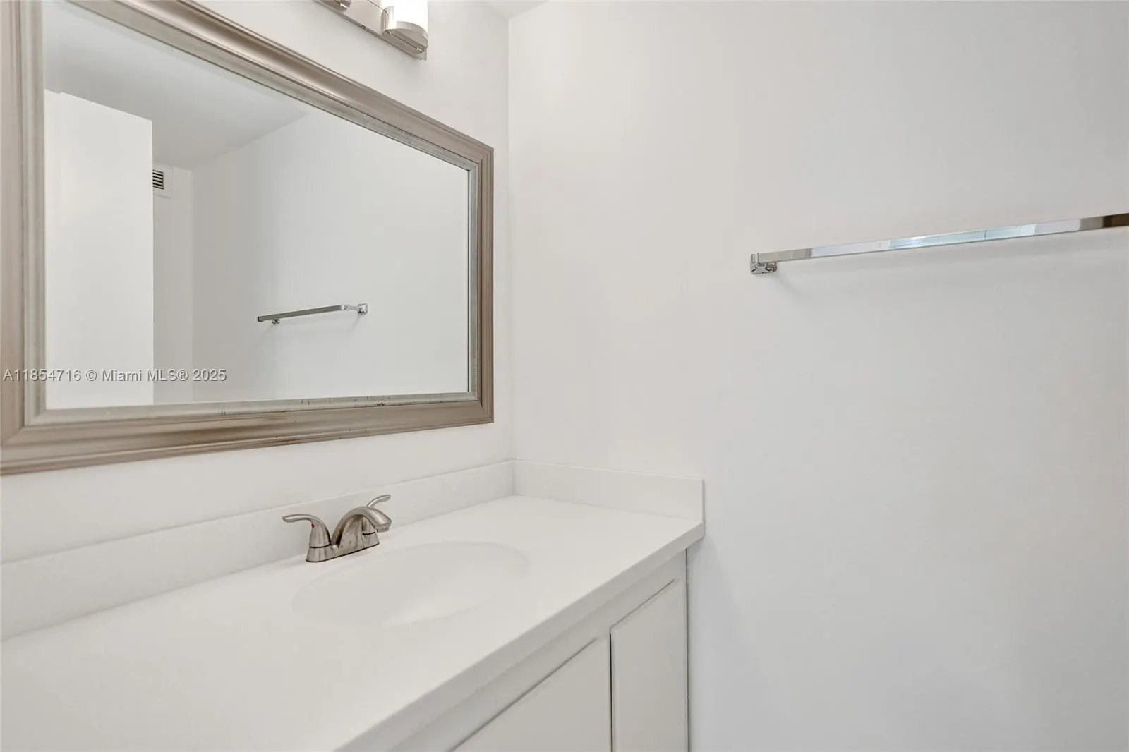 2500 Parkview Dr, #1811