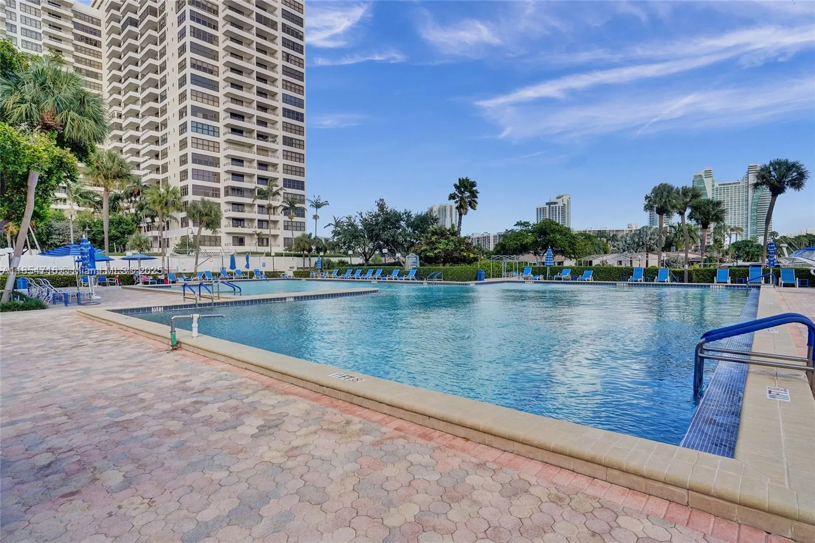 2500 Parkview Dr, #1811