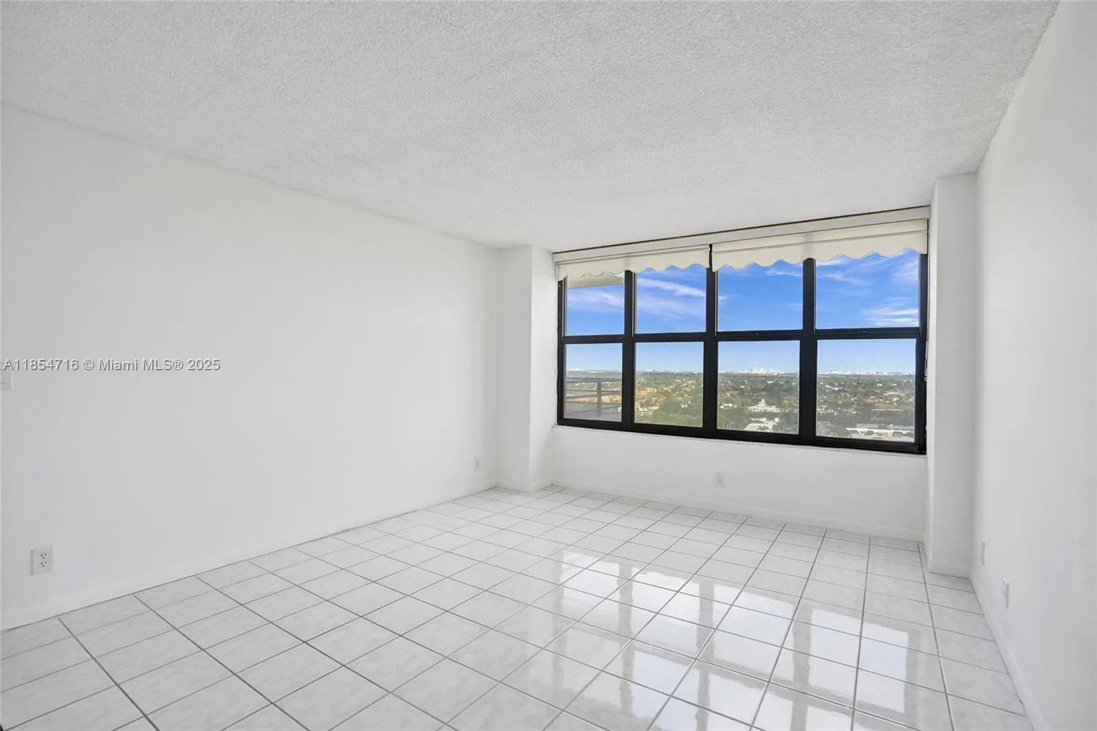 2500 Parkview Dr, #1811