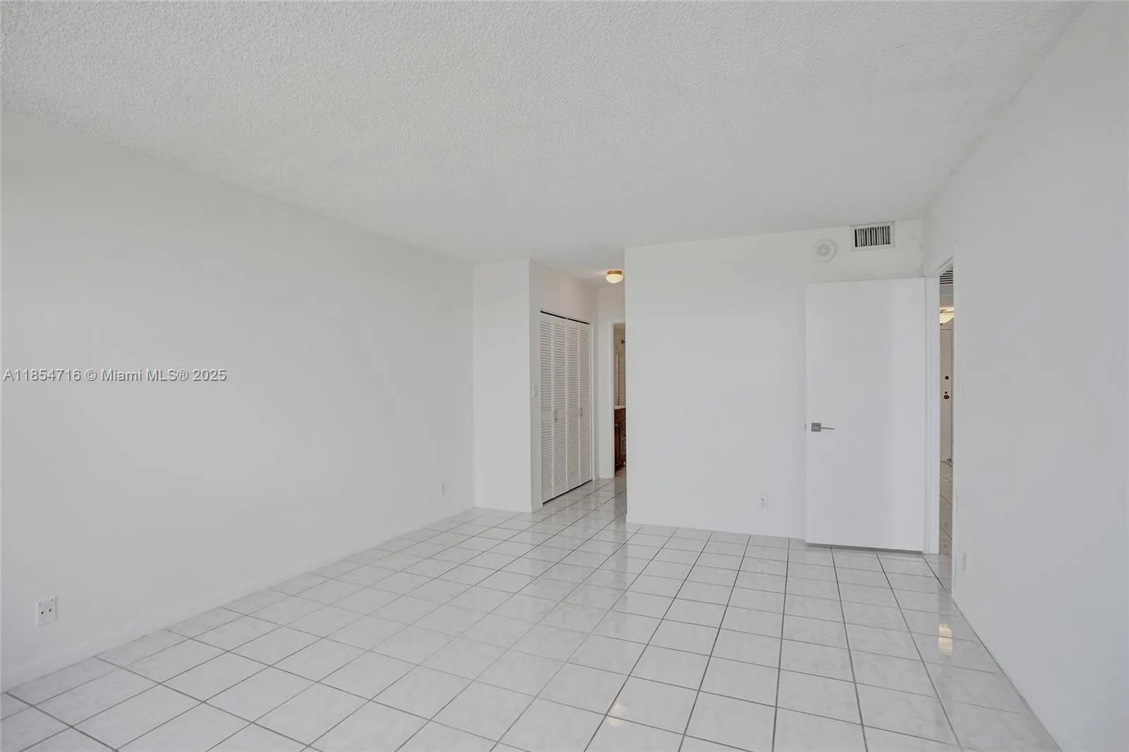 2500 Parkview Dr, #1811