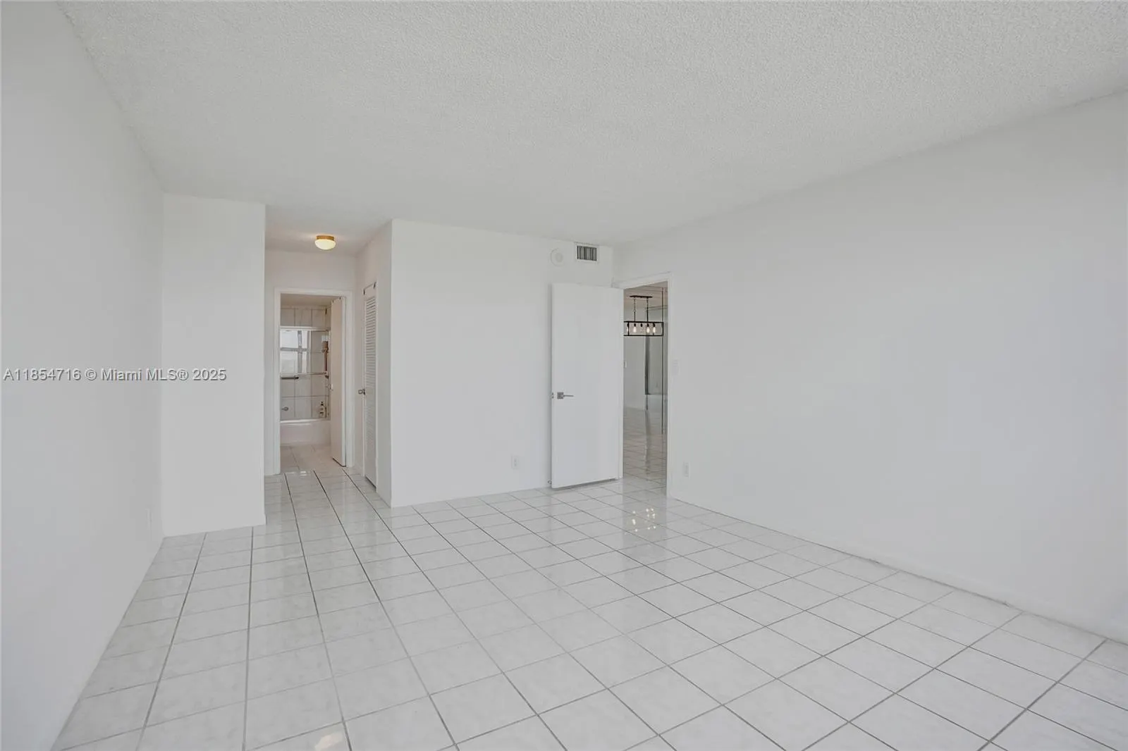 2500 Parkview Dr, #1811