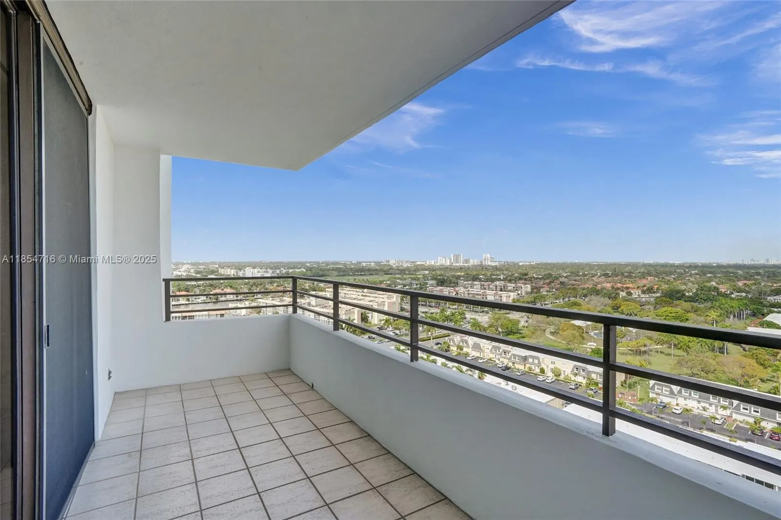 2500 Parkview Dr, #1811