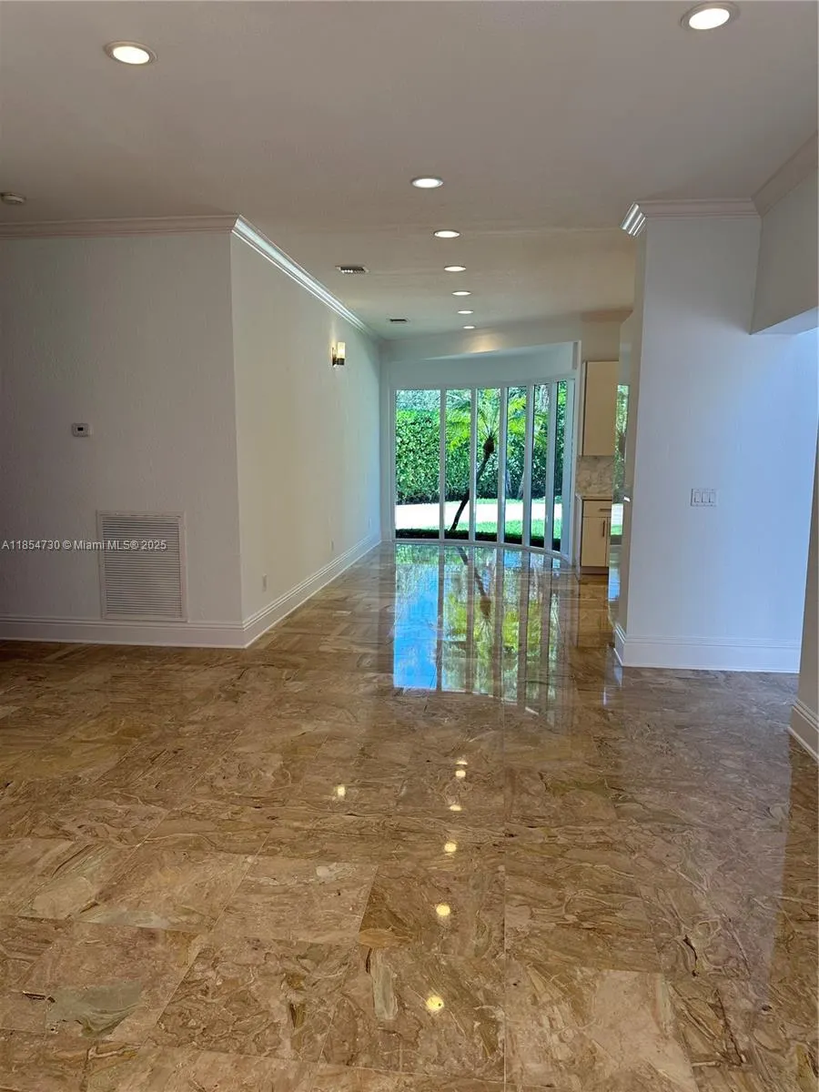10600 SW 69th Ave