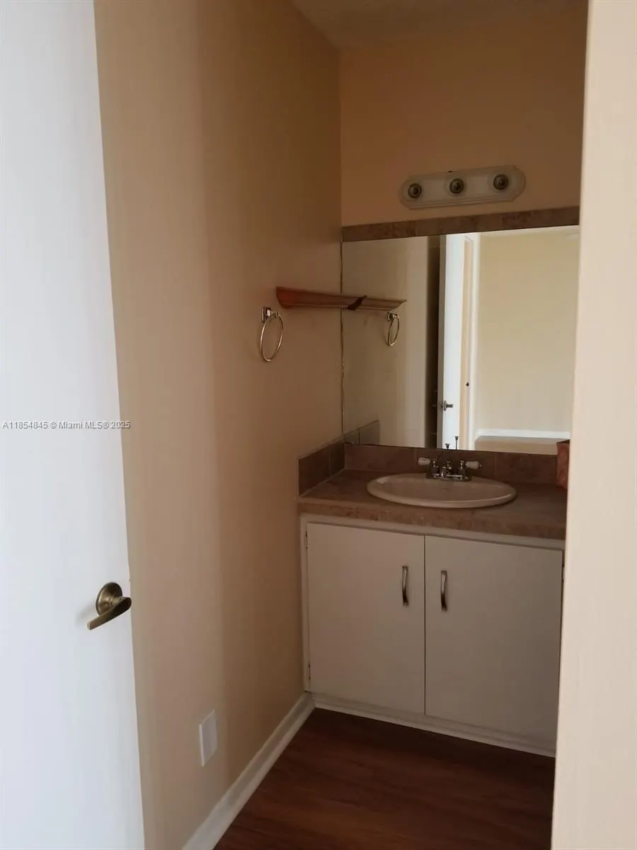 8105 Lagos De Campo Blvd, #J-2