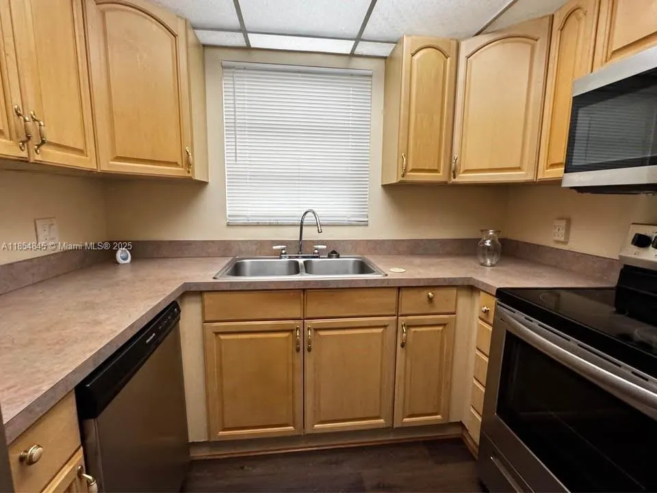 8105 Lagos De Campo Blvd, #J-2