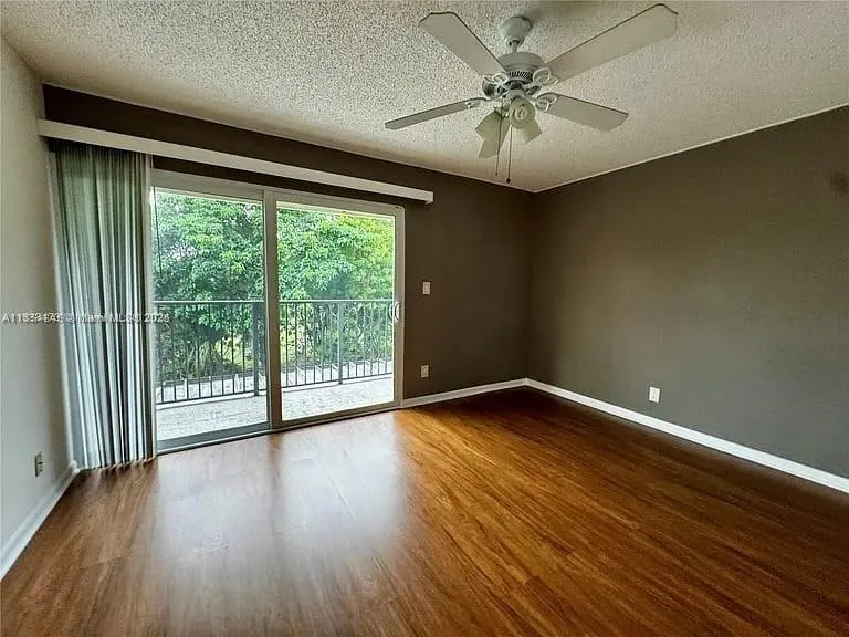 8105 Lagos De Campo Blvd, #J-2