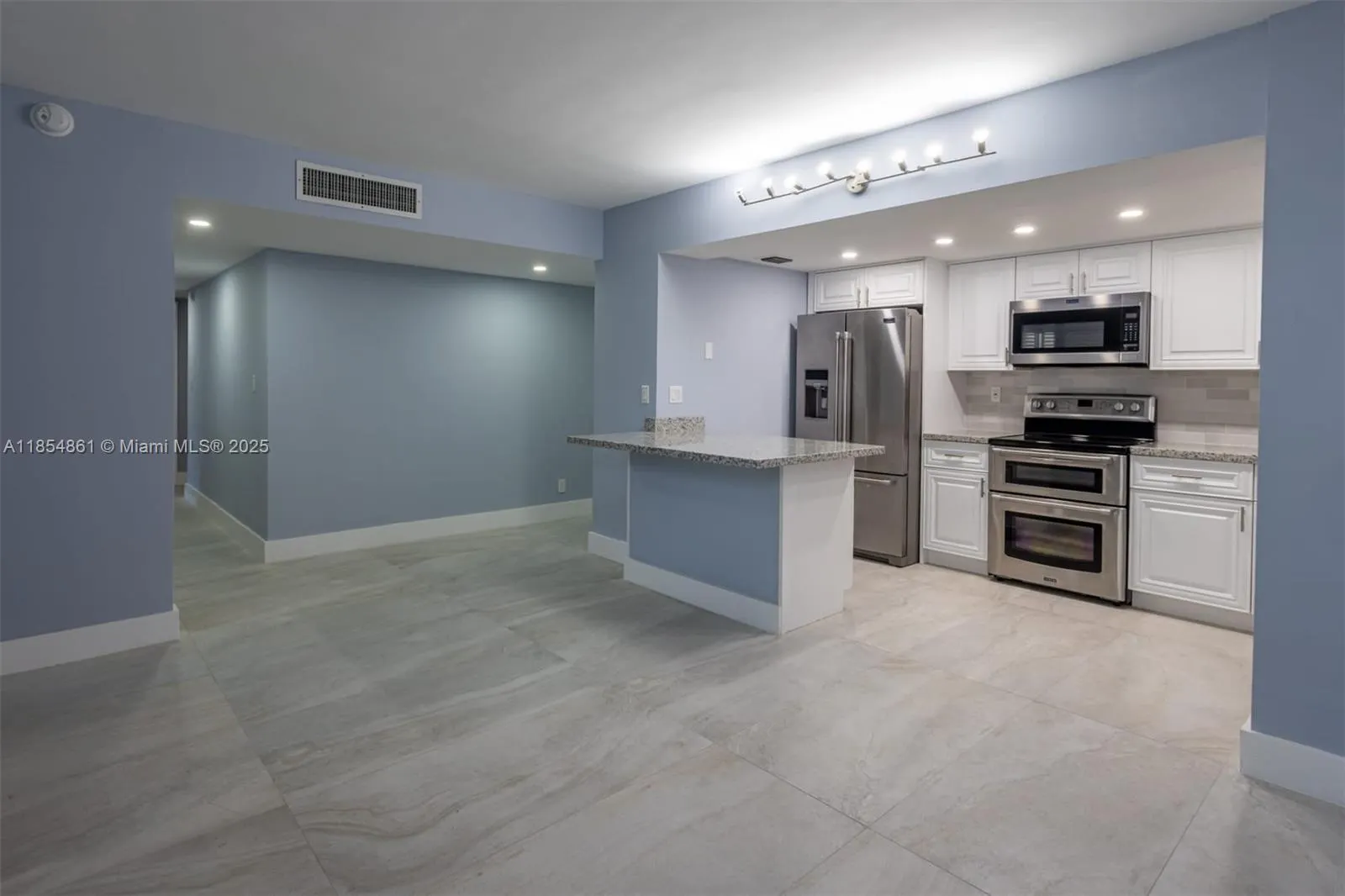 20350 W Country Club Dr, #PH24-4
