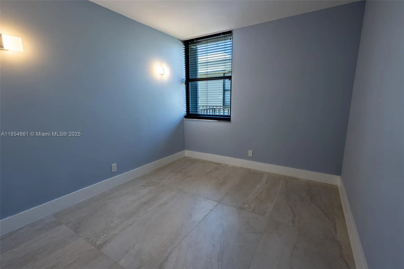 20350 W Country Club Dr, #PH24-4