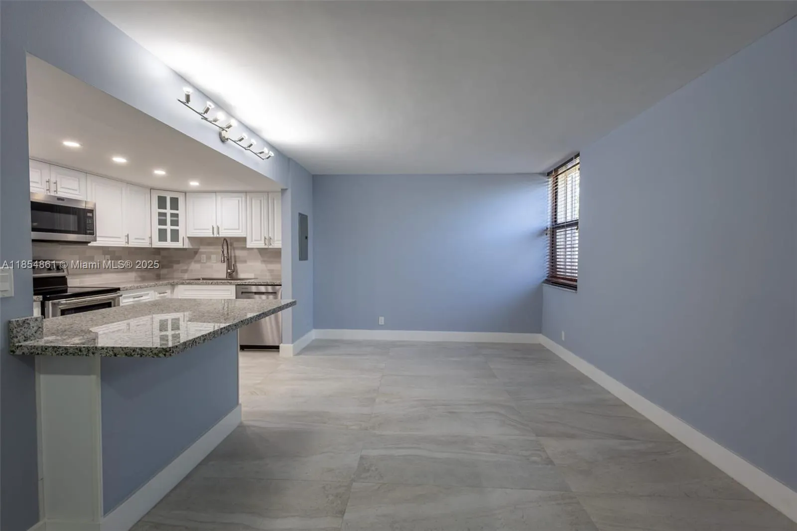 20350 W Country Club Dr, #PH24-4