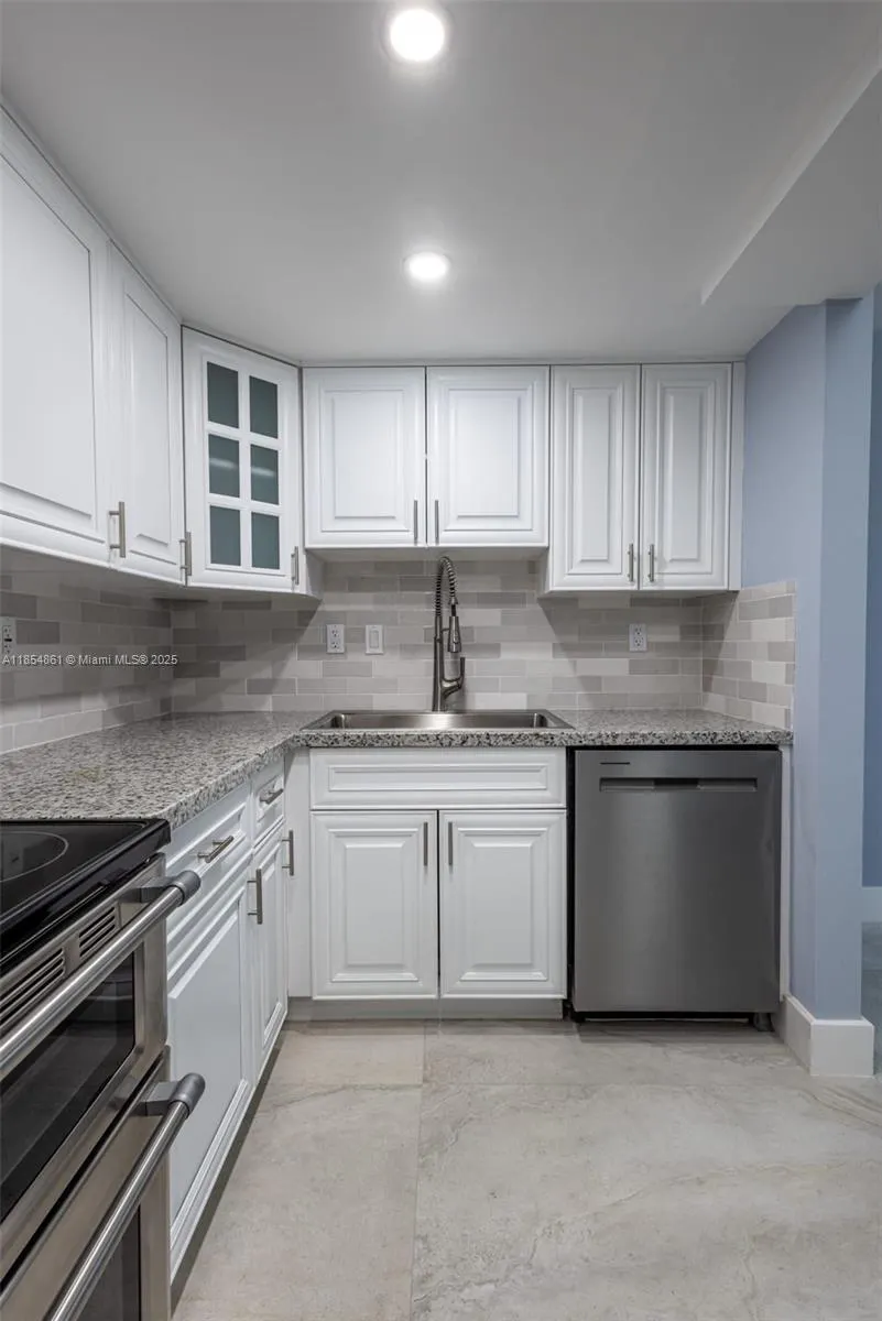 20350 W Country Club Dr, #PH24-4
