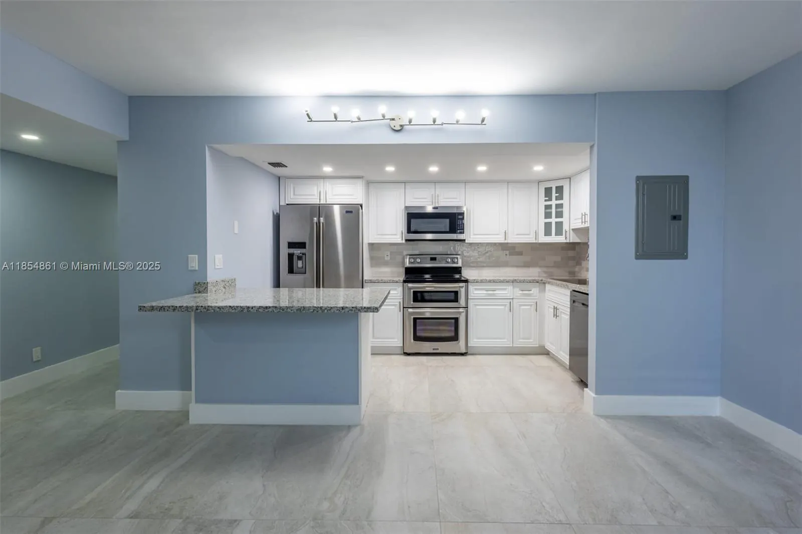 20350 W Country Club Dr, #PH24-4