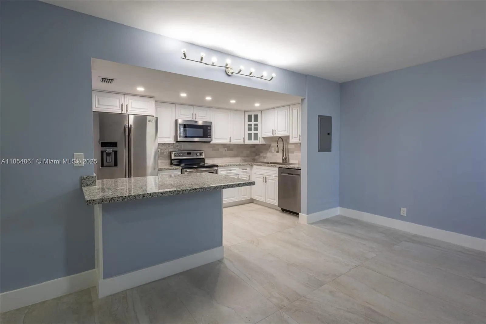 20350 W Country Club Dr, #PH24-4