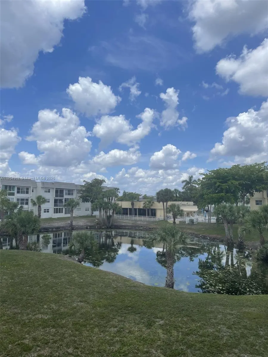 8285 Sunrise Lakes Blvd, #202