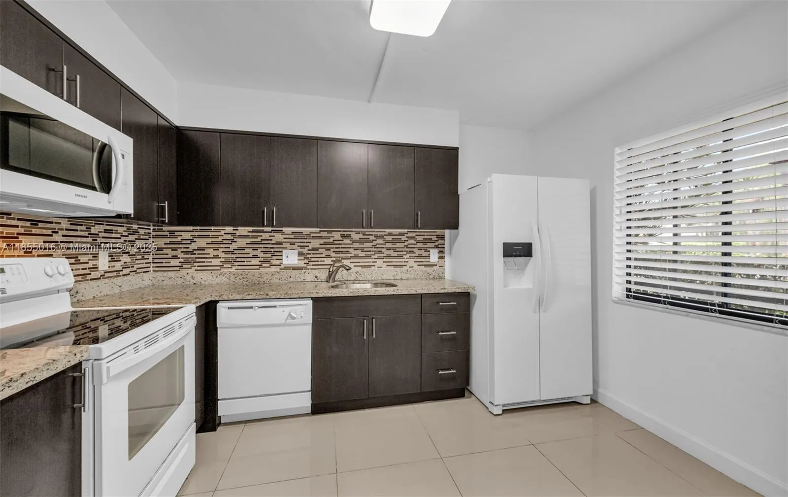 305 Lakeview Dr, #104