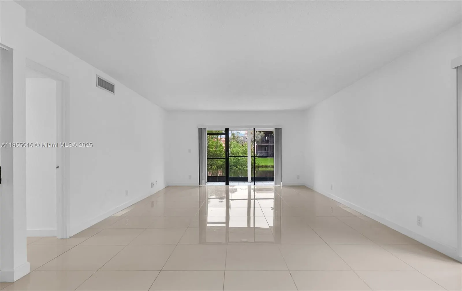 305 Lakeview Dr, #104
