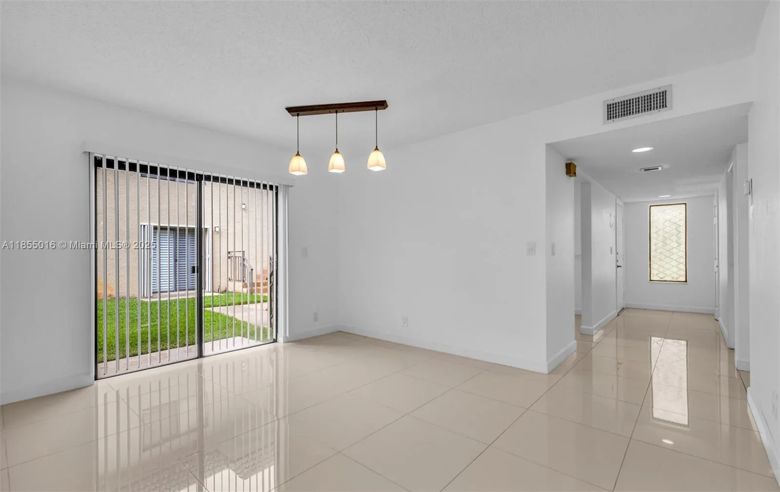 305 Lakeview Dr, #104