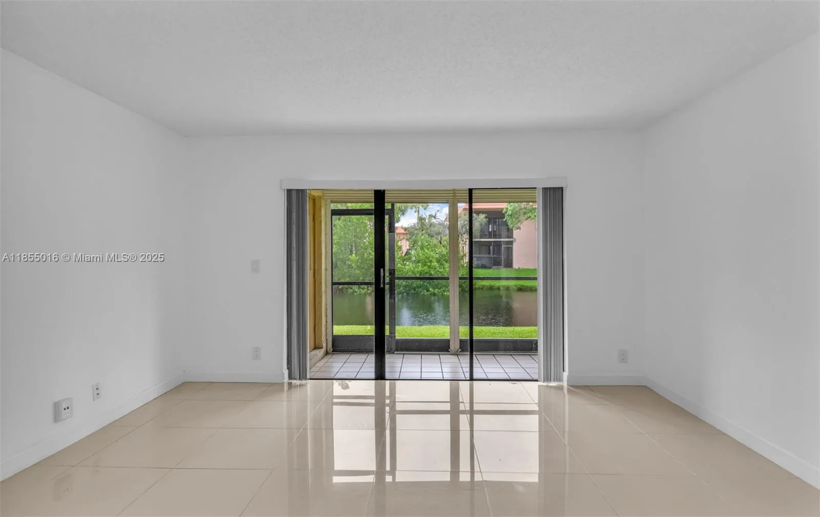 305 Lakeview Dr, #104