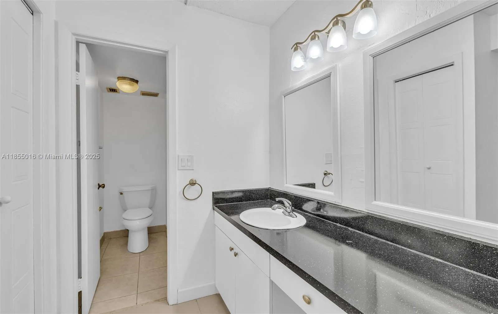 305 Lakeview Dr, #104