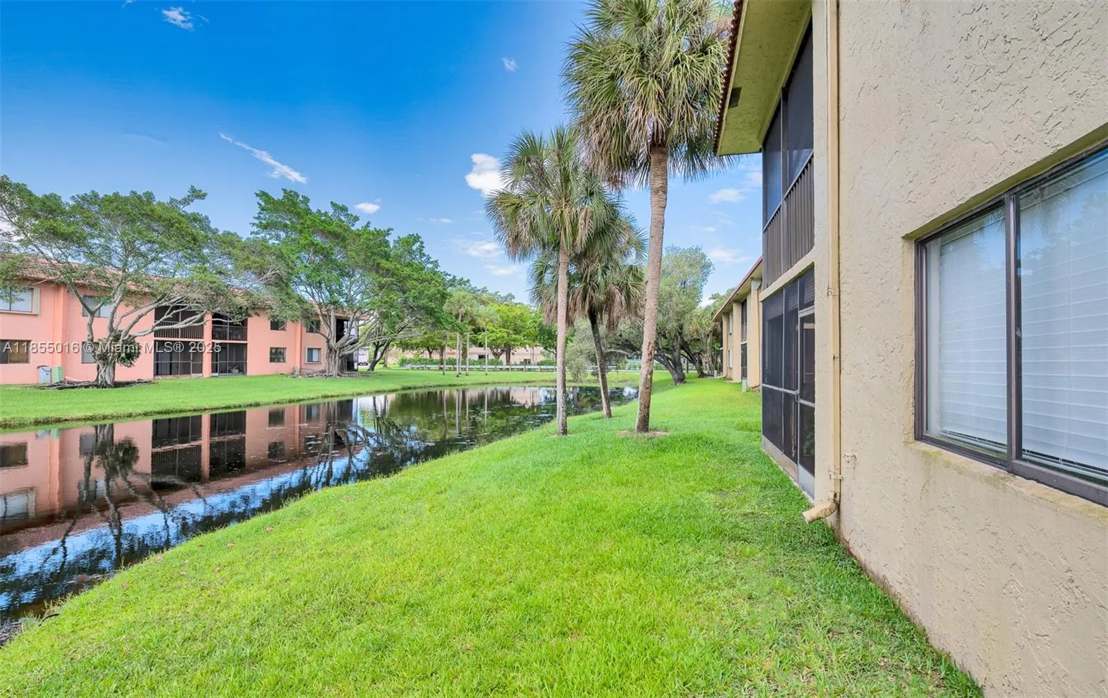 305 Lakeview Dr, #104