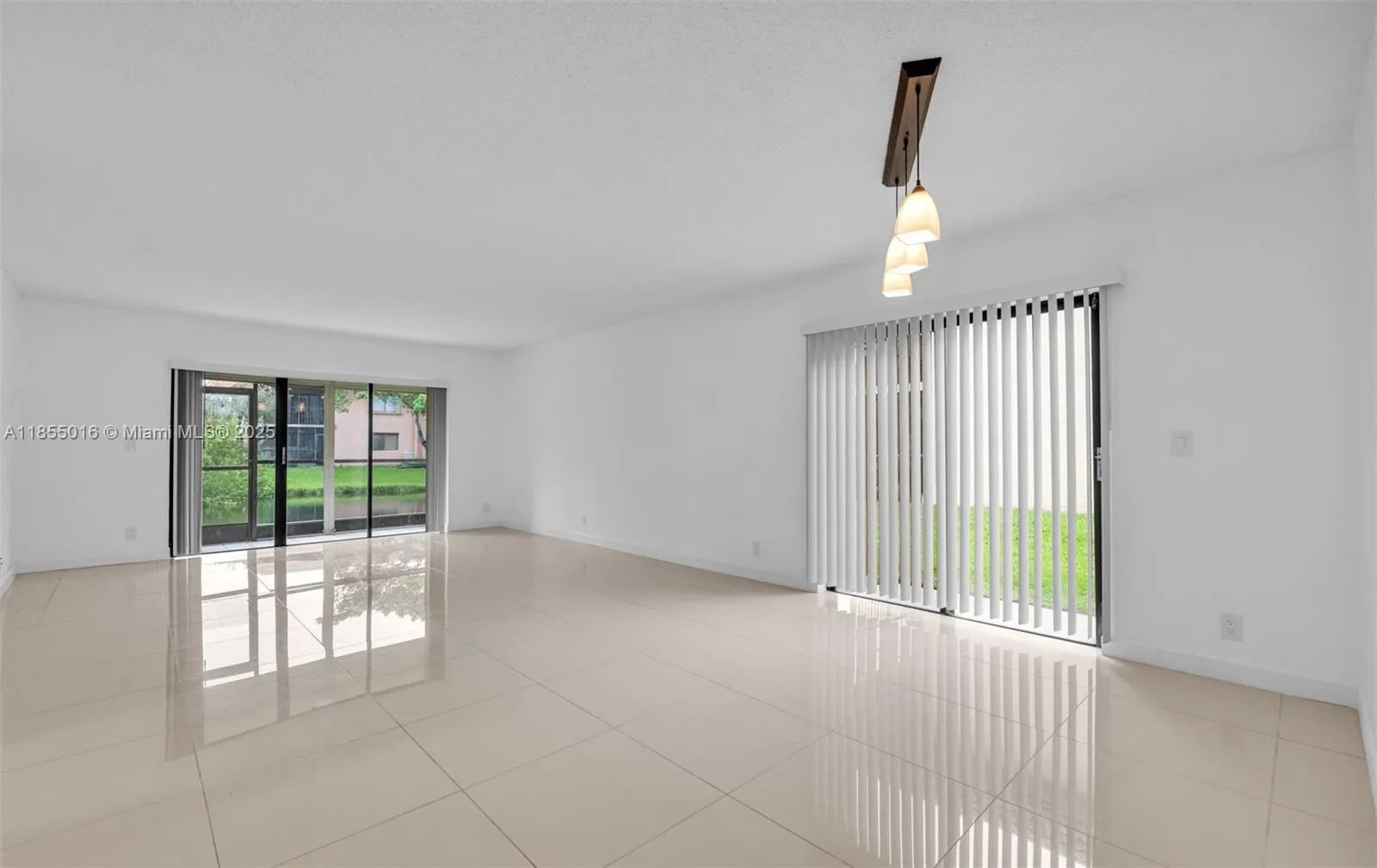 305 Lakeview Dr, #104