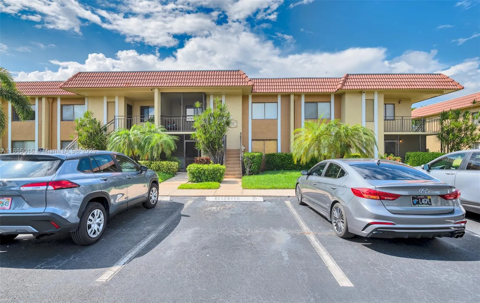 305 Lakeview Dr, #104