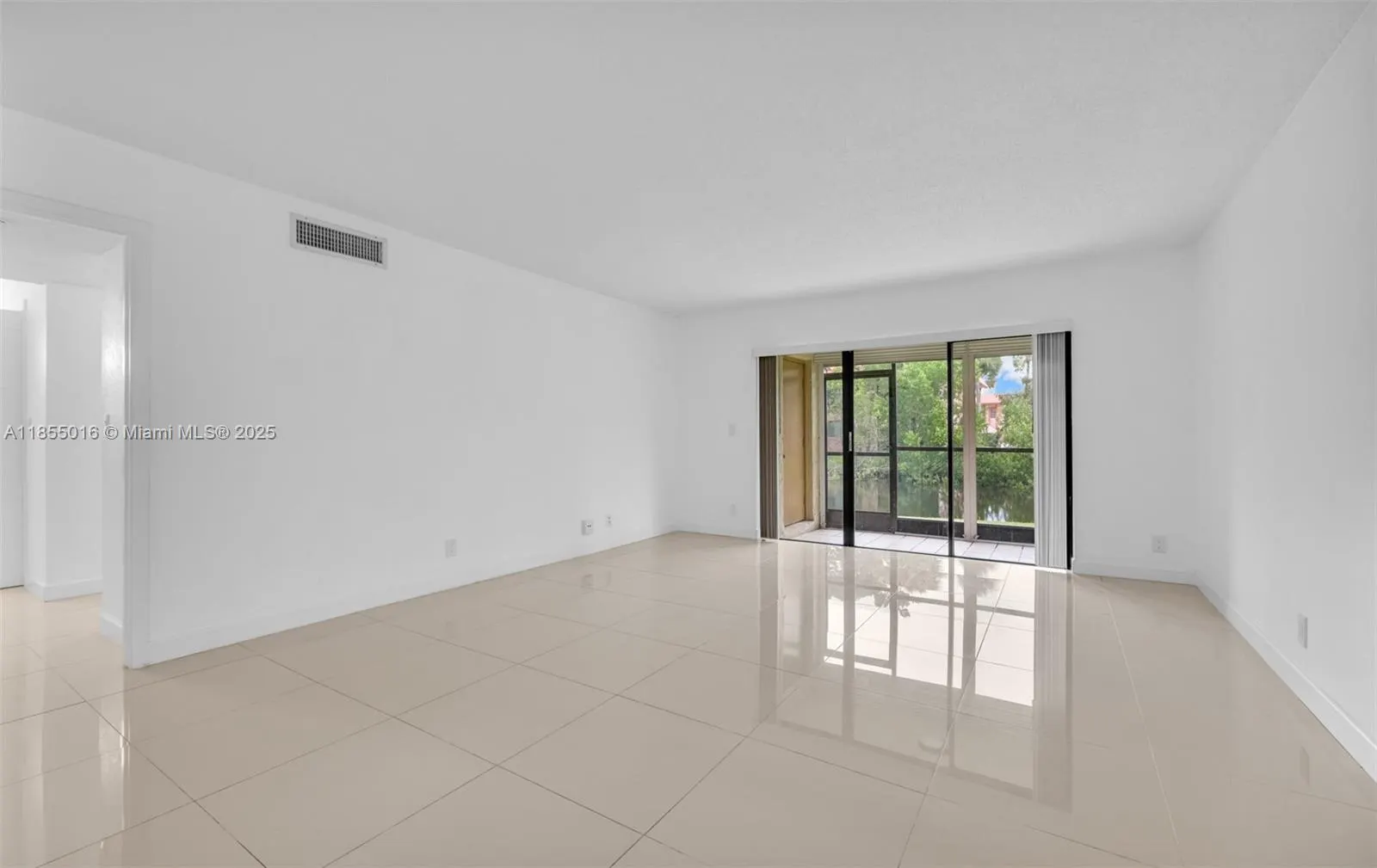305 Lakeview Dr, #104