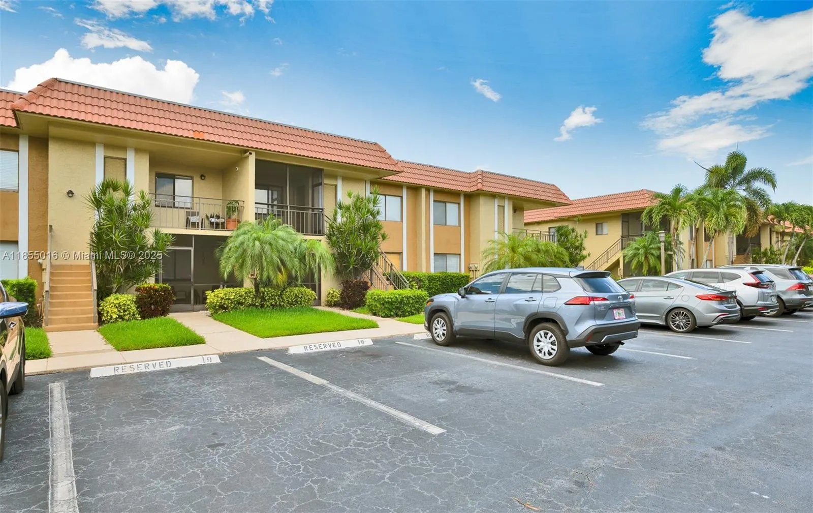 305 Lakeview Dr, #104