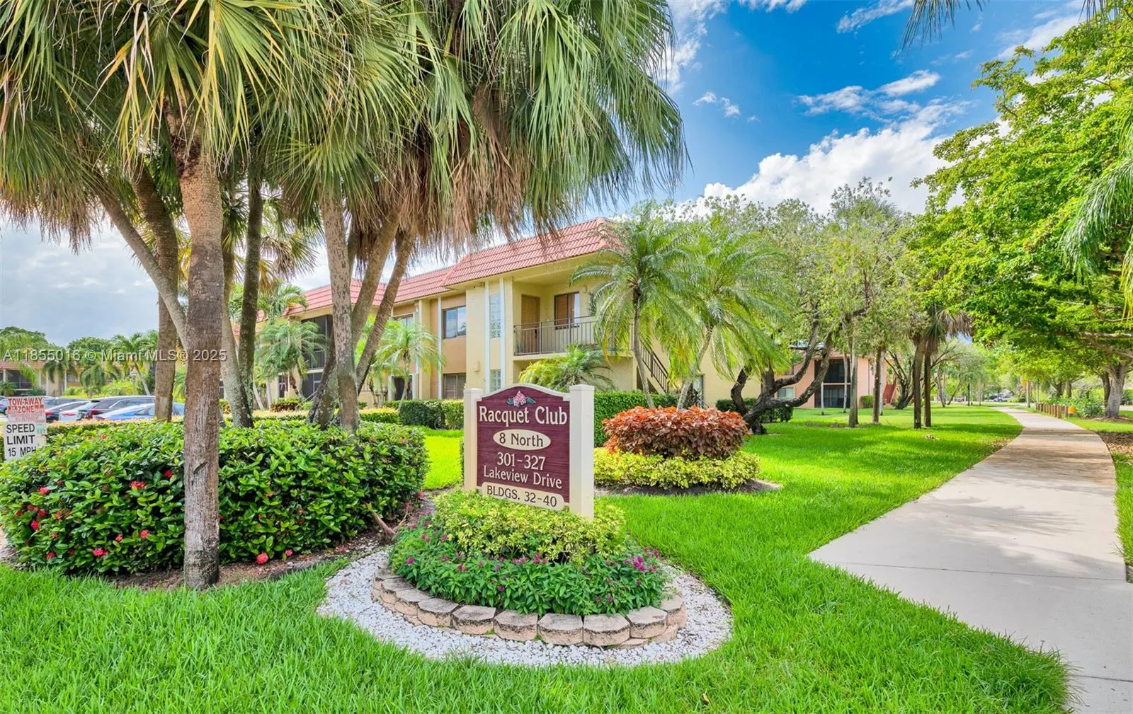 305 Lakeview Dr, #104