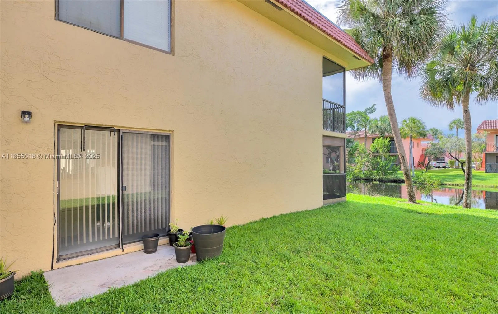 305 Lakeview Dr, #104