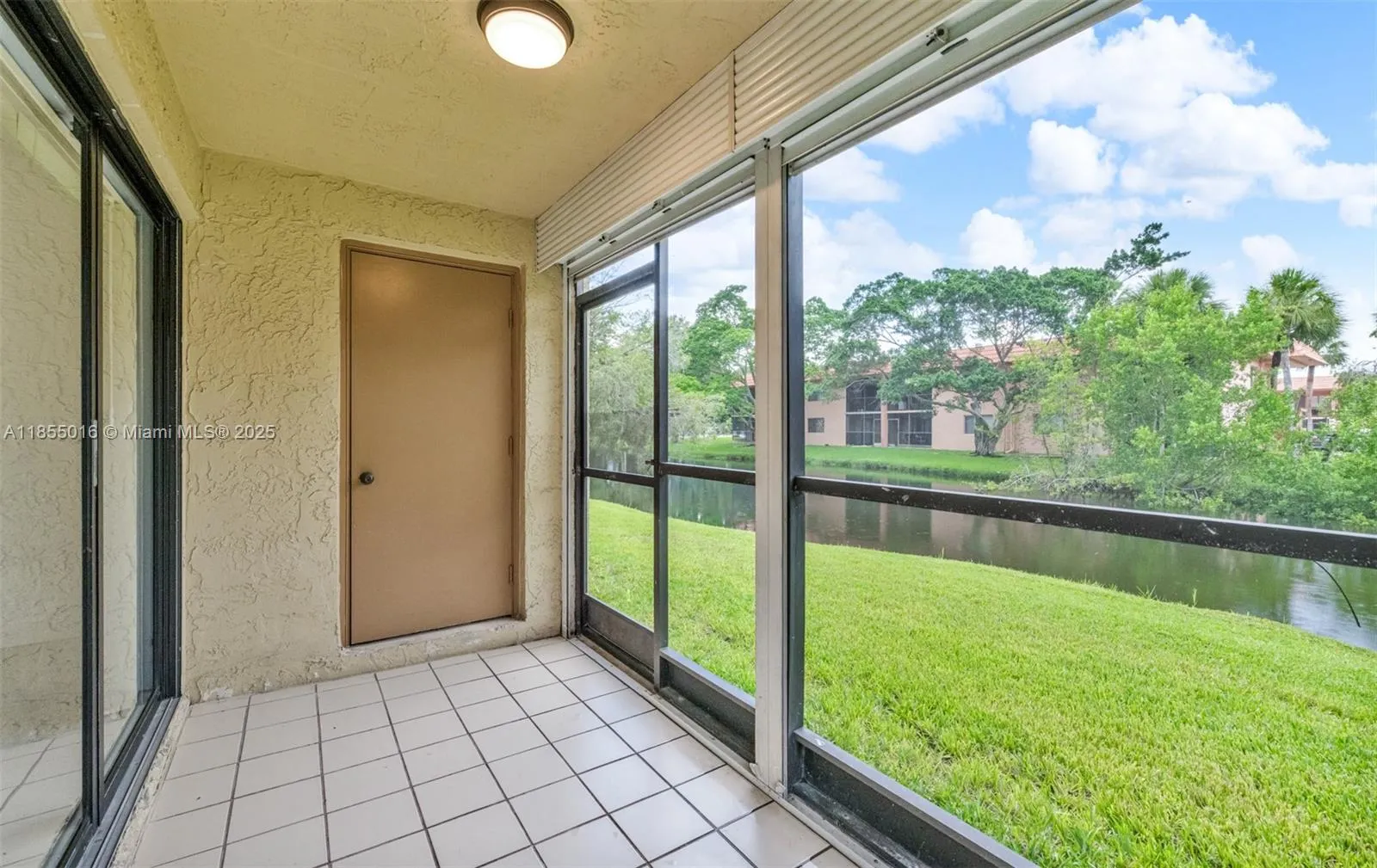 305 Lakeview Dr, #104